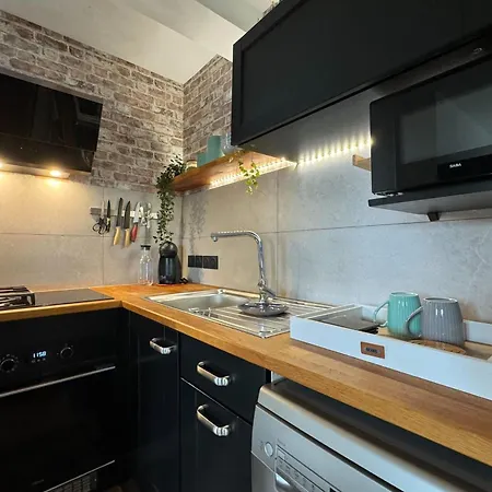 Spacious Duplex In The Heart Of * Καν