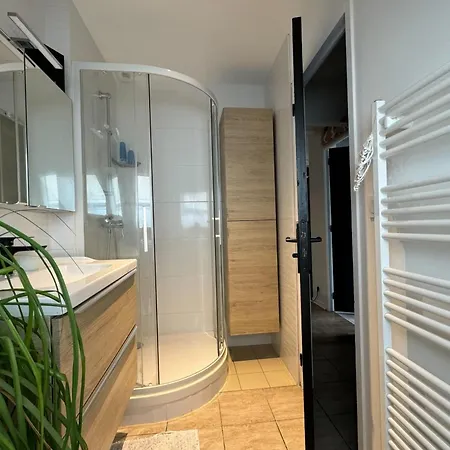 Spacious Duplex In The Heart Of *